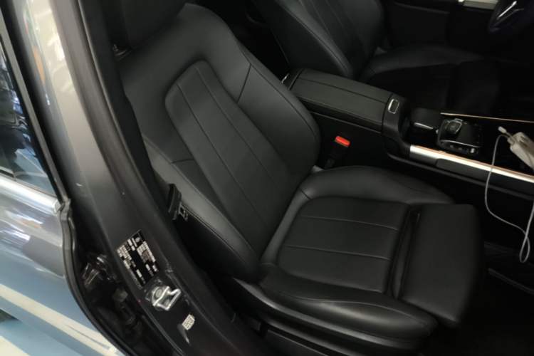 Used Mercedes-Benz GLB 2023 GLB 220 Fashion Model Right Front Seat