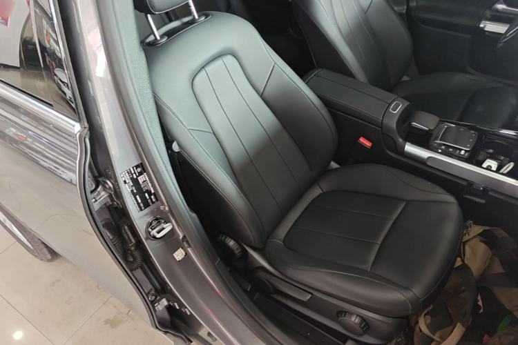 Used Mercedes-Benz GLB 2023 GLB 200 Fashion Model Right Front Seat