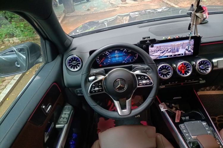 Used Mercedes-Benz GLB 2023 GLB 220 Sport Edition Steering Wheel