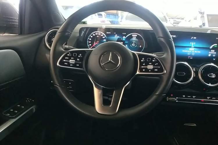 Used Mercedes-Benz GLB 2023 Refresh GLB 200 Fashion Edition Steering Wheel