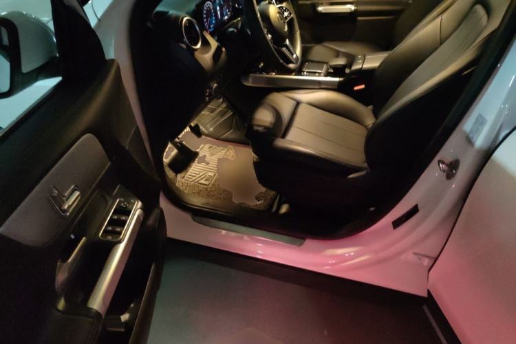Used Mercedes-Benz GLB 2023 GLB 200 Dynamic Edition Driver Seat