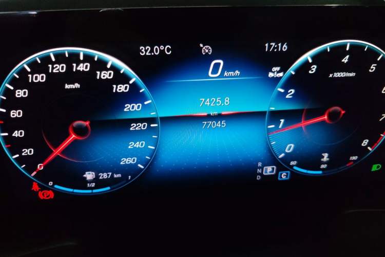 Used Mercedes-Benz GLB 2023 GLB 200 Dynamic Edition Odometer Close Up