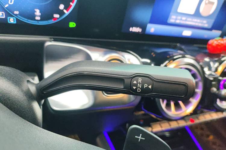 Used Mercedes-Benz GLB 2023 GLB 220 Sport Edition Gear Lever