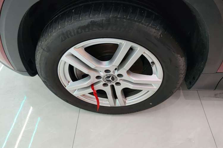 Used Mercedes-Benz GLB 2023 GLB 220 Sport Edition Left Front Wheel Hub