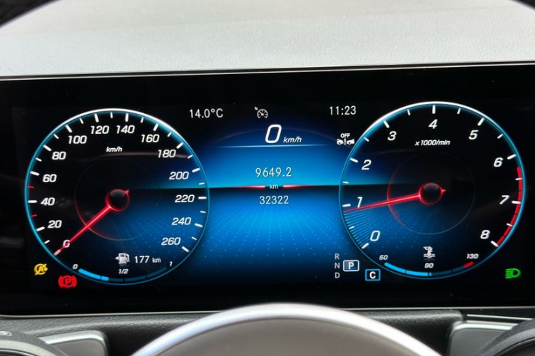 Used Mercedes-Benz GLB 2023 Refresh GLB 200 Fashion Edition Odometer Close Up