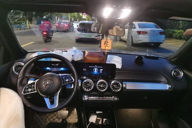 Used Mercedes-Benz GLB 2023 GLB 220 Sport Edition Center Console