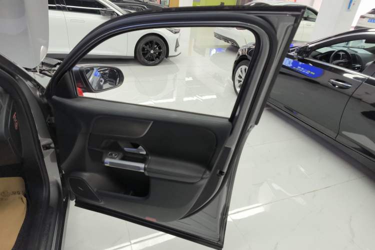 Used Mercedes-Benz GLB 2023 GLB 220 Sport Edition Interior 5