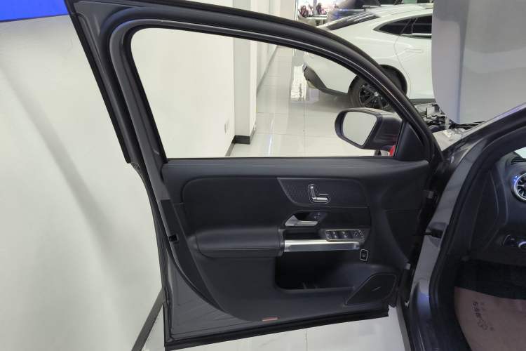 Used Mercedes-Benz GLB 2023 GLB 220 Sport Edition Interior 7
