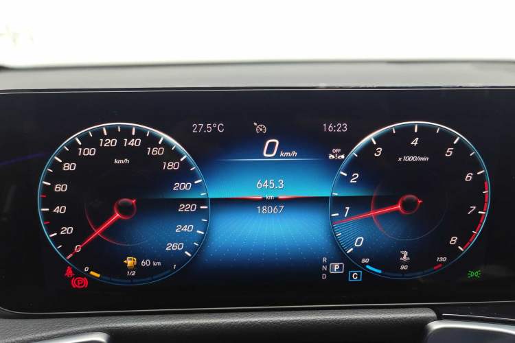 Used Mercedes-Benz GLB 2023 GLB 200 Dynamic Edition Odometer Close Up