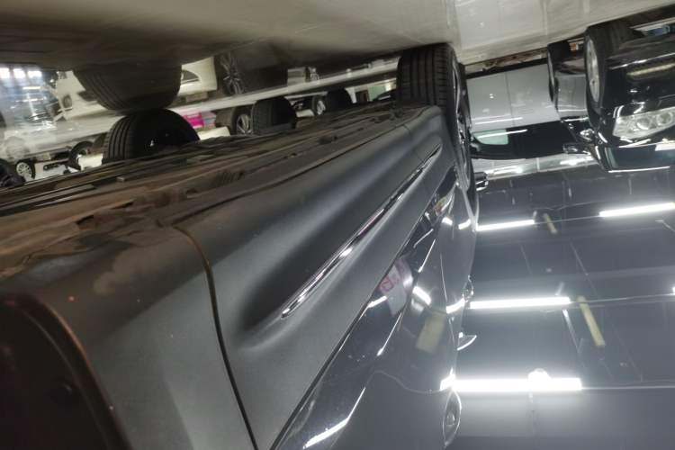 Used Mercedes-Benz GLB 2023 GLB 220 Fashion Model Right Side Sill