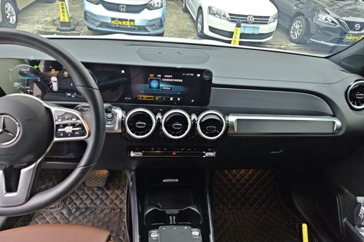 Used Mercedes-Benz GLB 2023 GLB 200 Dynamic Edition Audio And AC Panel