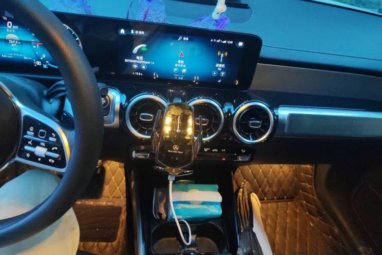 Used Mercedes-Benz GLB 2023 Refreshed GLB 200 Dynamic Edition Audio And AC Panel