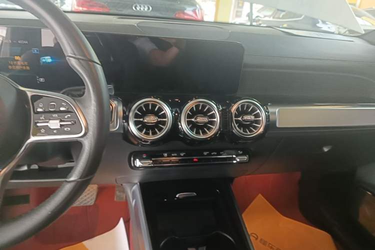 Used Mercedes-Benz GLB 2023 GLB 220 Sport Edition Audio And AC Panel