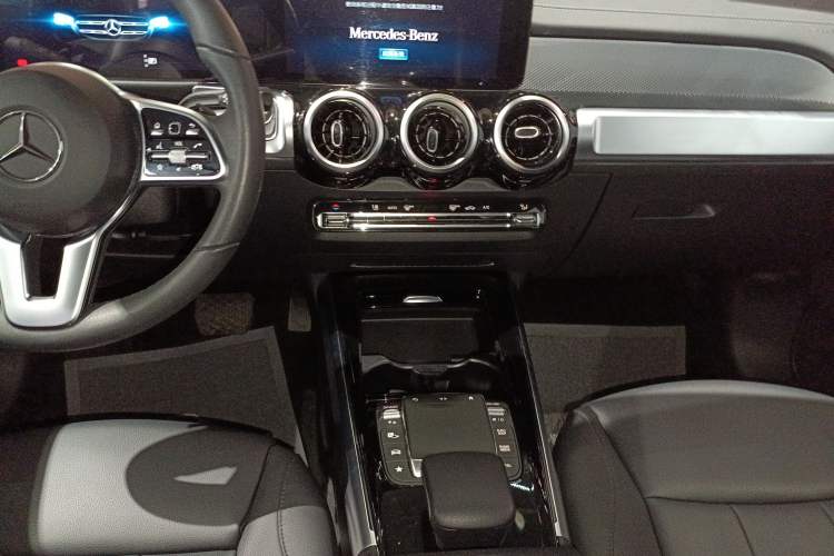 Used Mercedes-Benz GLB 2023 Refresh GLB 200 Fashion Edition Audio And AC Panel