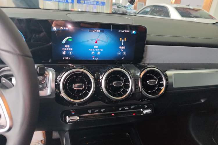 Used Mercedes-Benz GLB 2023 Refreshed GLB 200 Dynamic Edition Audio And AC Panel