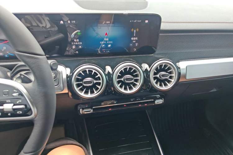Used Mercedes-Benz GLB 2023 GLB 220 Sport Edition Audio And AC Panel
