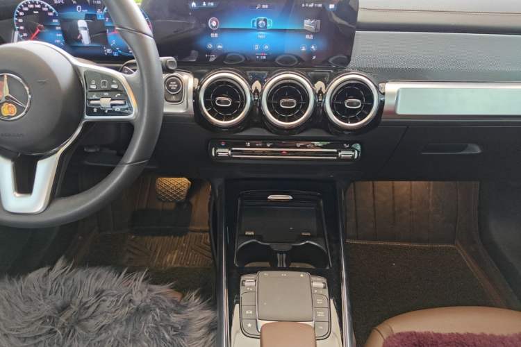 Used Mercedes-Benz GLB 2023 GLB 200 Dynamic Edition Audio And AC Panel