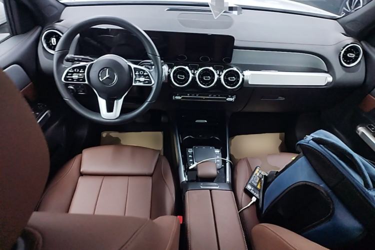 Used Mercedes-Benz GLB 2023 GLB 200 Fashion Model Center Console
