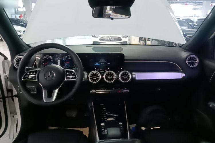 Used Mercedes-Benz GLB 2023 GLB 220 4MATIC Center Console