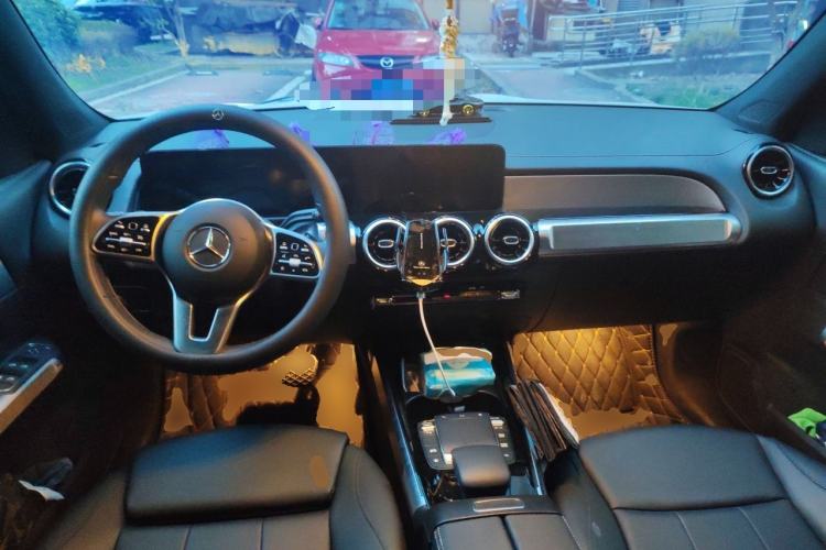 Used Mercedes-Benz GLB 2023 Refreshed GLB 200 Dynamic Edition Center Console