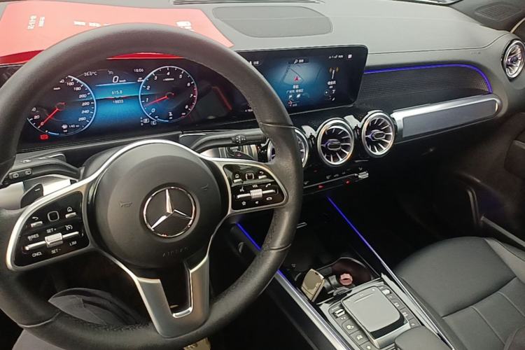 Used Mercedes-Benz GLB 2023 GLB 220 Sport Edition Center Console
