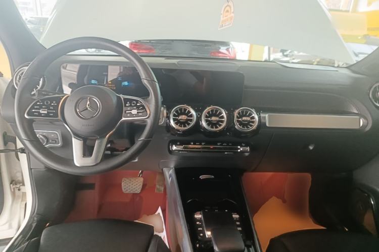 Used Mercedes-Benz GLB 2023 GLB 220 Sport Edition Center Console
