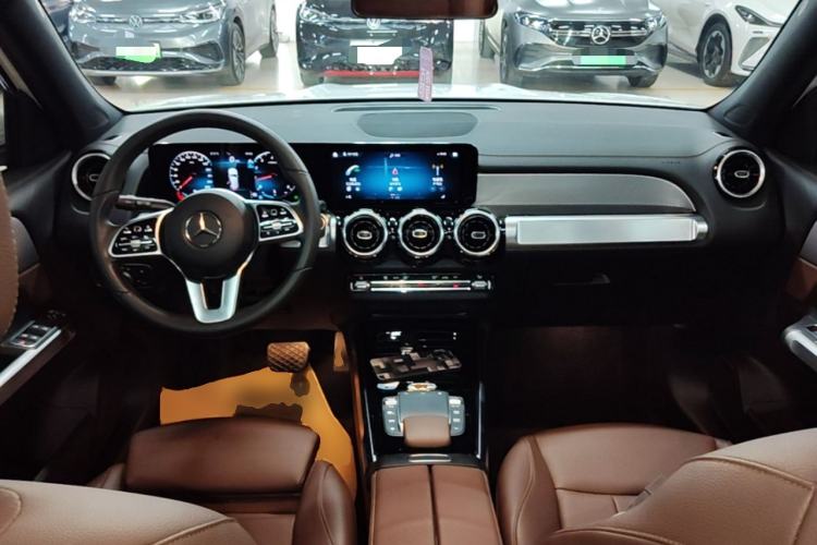 Used Mercedes-Benz GLB 2023 GLB 200 Fashion Model Center Console