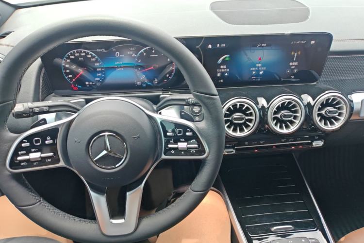 Used Mercedes-Benz GLB 2023 GLB 220 Sport Edition Center Console