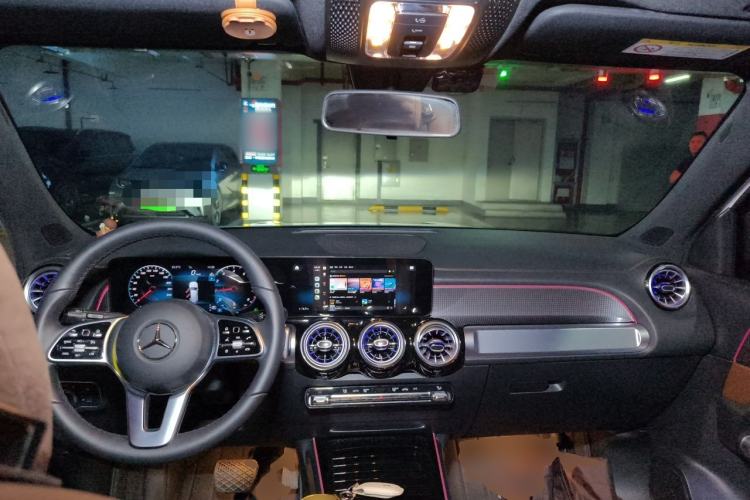 Used Mercedes-Benz GLB 2023 GLB 220 Sport Edition Center Console