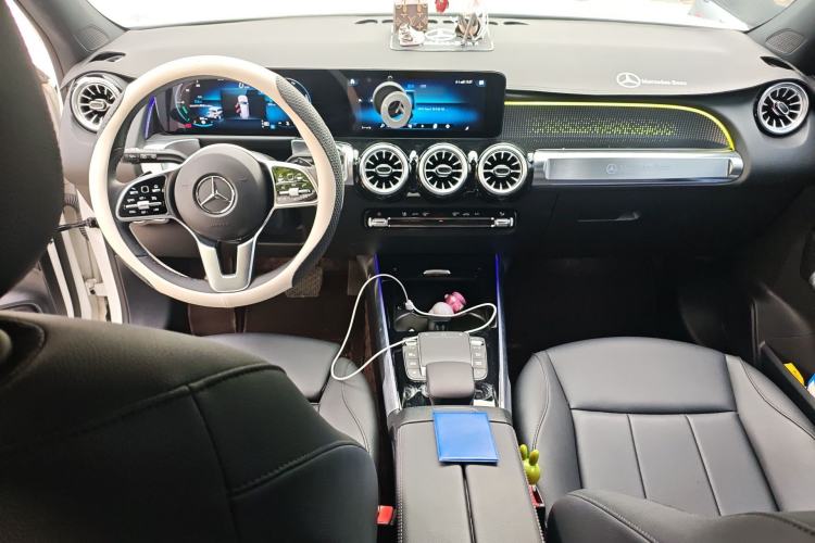 Used Mercedes-Benz GLB 2023 GLB 220 Sport Edition Center Console