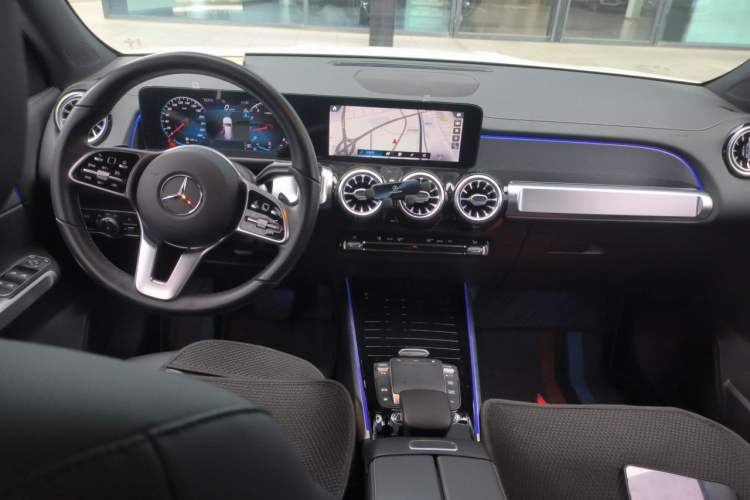 Used Mercedes-Benz GLB 2023 GLB 200 Dynamic Edition Center Console