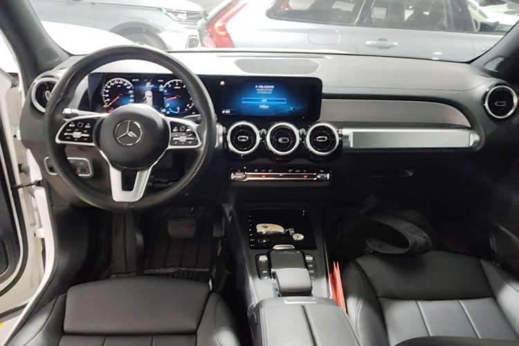 Used Mercedes-Benz GLB 2023 GLB 200 Dynamic Edition Center Console