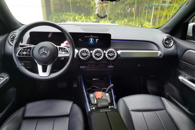 Used Mercedes-Benz GLB 2023 GLB 200 Dynamic Edition Center Console