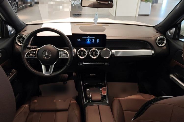 Used Mercedes-Benz GLB 2023 GLB 220 Sport Edition Center Console