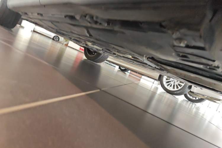 Used Mercedes-Benz GLB 2023 GLB 220 4MATIC Chassis Rear Left