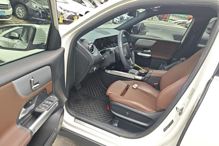 Used Mercedes-Benz GLB 2023 GLB 200 Dynamic Edition Driver Seat