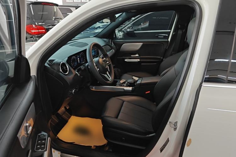 Used Mercedes-Benz GLB 2023 GLB 200 Dynamic Edition Driver Seat