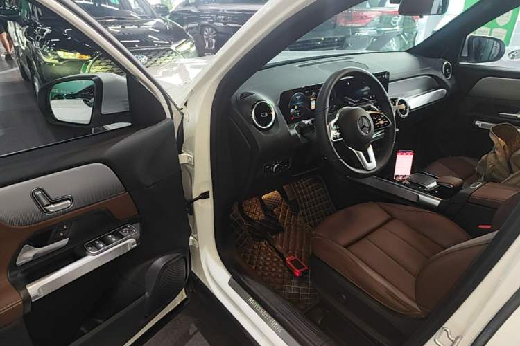 Used Mercedes-Benz GLB 2023 GLB 200 Dynamic Edition Driver Seat