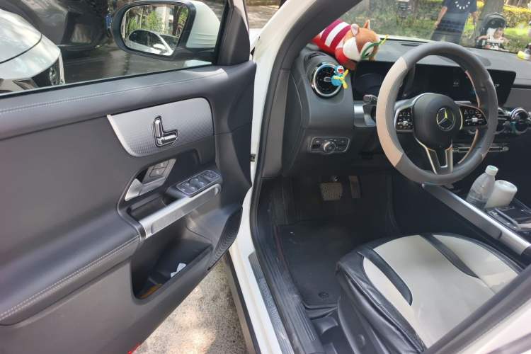 Used Mercedes-Benz GLB 2023 GLB 200 Dynamic Edition Driver Seat