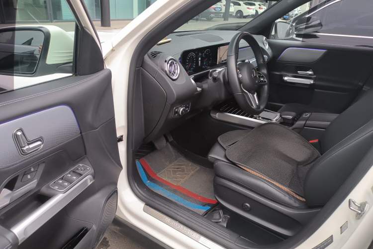 Used Mercedes-Benz GLB 2023 GLB 200 Dynamic Edition Driver Seat