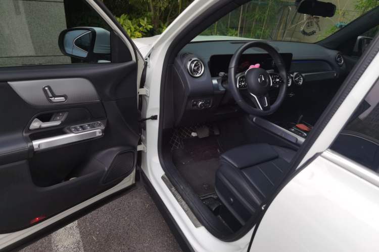 Used Mercedes-Benz GLB 2023 GLB 200 Dynamic Edition Driver Seat