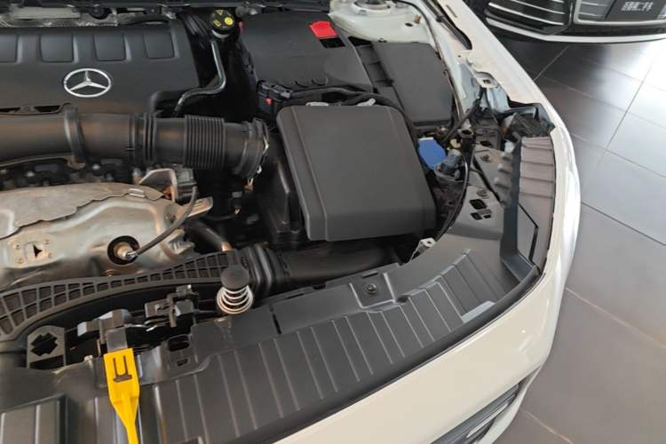 Used Mercedes-Benz GLB 2023 GLB 220 4MATIC Engine Bay Left