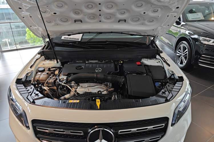 Used Mercedes-Benz GLB 2023 GLB 220 4MATIC Engine Bay
