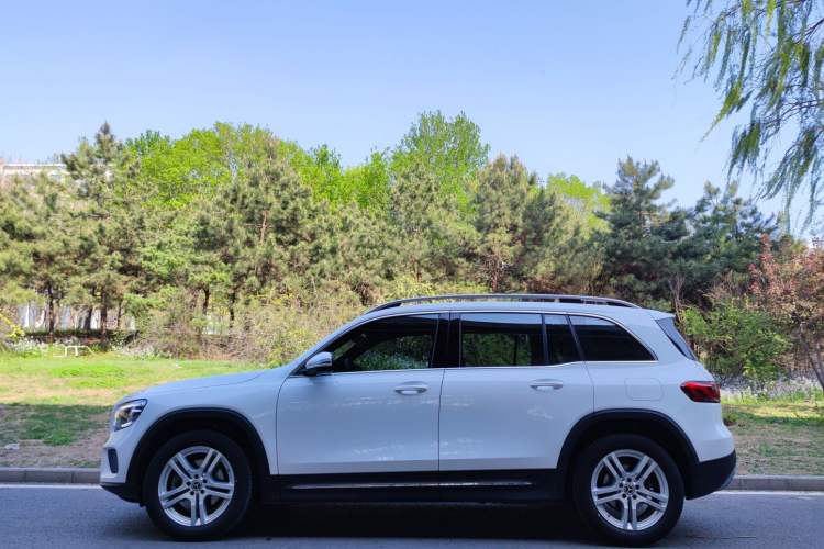 Used Mercedes-Benz GLB 2023 Refreshed GLB 200 Dynamic Edition Exterior 3
