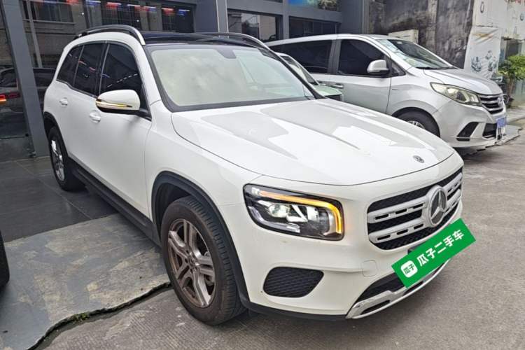 Used Mercedes-Benz GLB 2023 GLB 200 Dynamic Edition Front Right 45 Deg