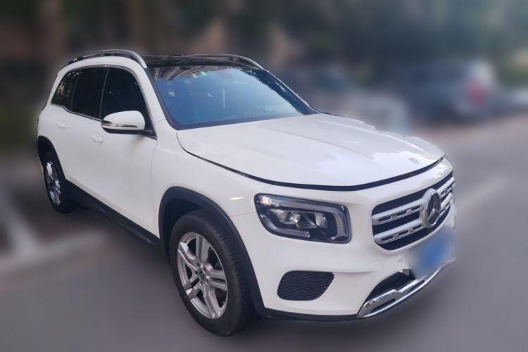 Used Mercedes-Benz GLB 2023 Refreshed GLB 200 Dynamic Edition Front Right 45 Deg