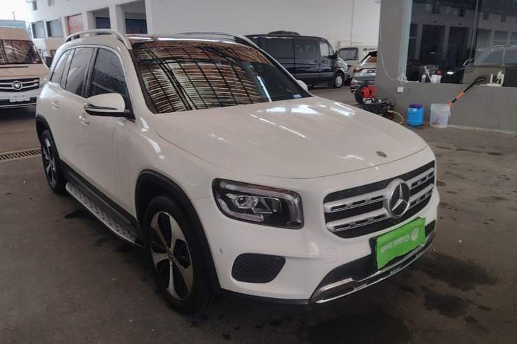 Used Mercedes-Benz GLB 2023 GLB 220 Fashion Model Front Right 45 Deg