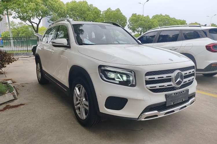 Used Mercedes-Benz GLB 2023 GLB 200 Fashion Model Front Right 45 Deg