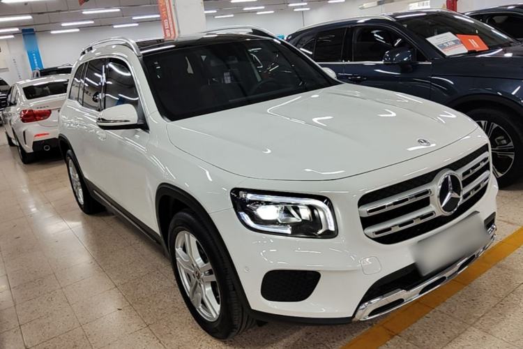 Used Mercedes-Benz GLB 2023 GLB 200 Fashion Model Front Right 45 Deg