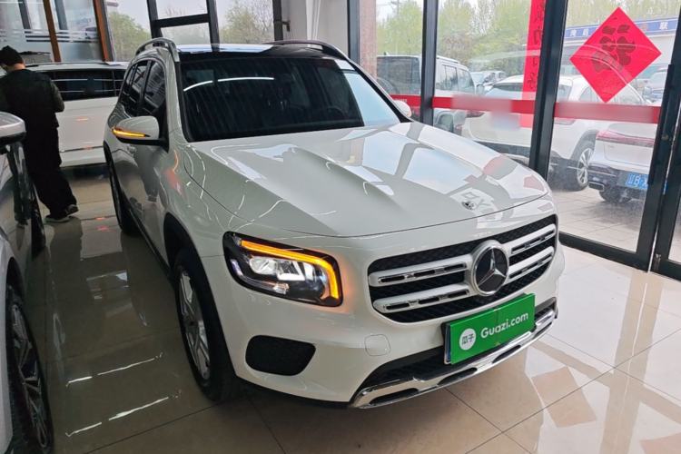 Used Mercedes-Benz GLB 2023 Refreshed GLB 200 Dynamic Edition Front Right 45 Deg